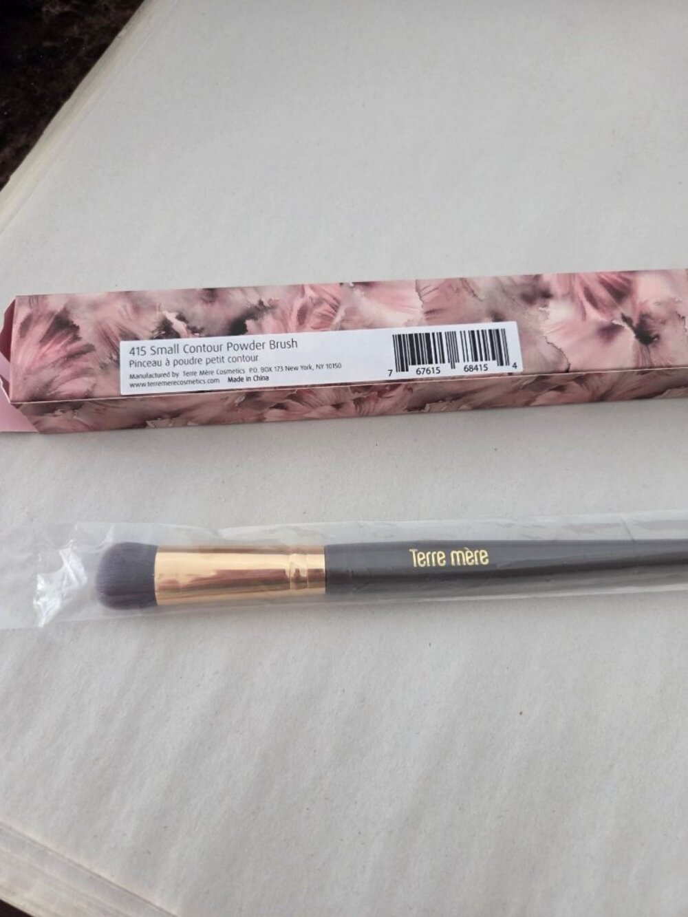 Terre Mère 415 Small Contour Powder Brush Gold Accent